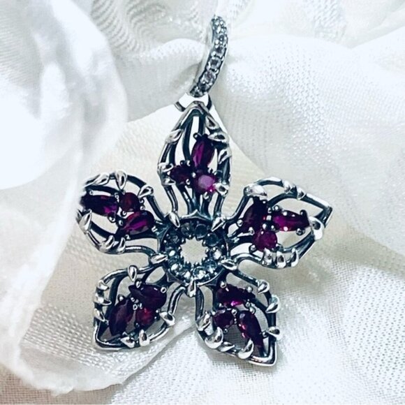 ⚡ NWOT 2 x Stranger Things Demogorgon Charms ✨ - Picture 10 of 14